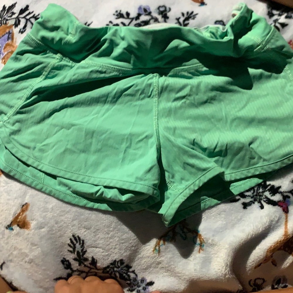 Thes pair of shorts are from ivivvia.